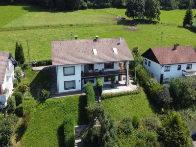 Das Allgäu vor den Augen - Großzügiges Zweifamilienhaus mit tollem Panoramablick