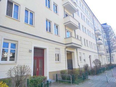 Stadtleben pur: Gepflegte Wohnung in liebevoll saniertem Haus in Friedrichshain