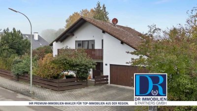 Gepflegtes Zweifamilienhaus mit Doppelgarage auf schönem Grundstück in Hundszell