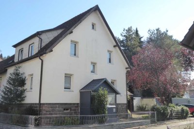 1-Familien-DHH mit viel Garten in Top-Zustand