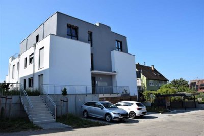 Neuwertige 3,5-Zimmer Erdgeschosswohnung mit traumhaften Garten
