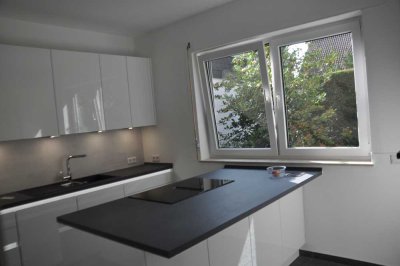 Top exklusieve Erdgeschosswohnung mit Garten, neuen Badezimmer, EBK, Wärmepumpe in 2026