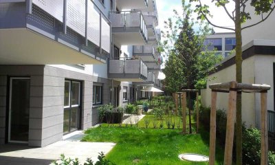 Geschmackvolle, gepflegte 2,5-Raum-Erdgeschosswohnung mit geh. Innenausstattung mit Terrasse und EBK