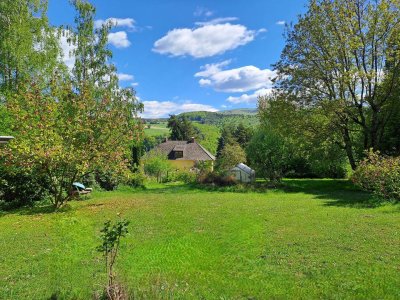 SONNIGE GROSSZÜGIGE LIEGENSCHAFT BESTEHEND AUS 2 GRUNDSTÜCKEN MIT SCHÖNEM AUSBLICK &amp; POTENTIAL