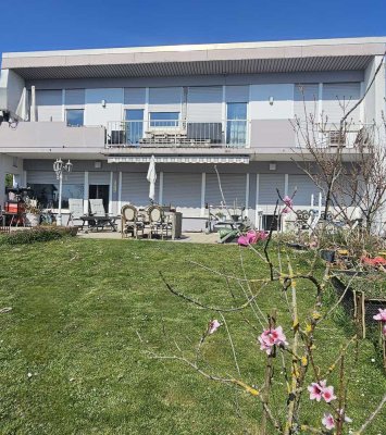 Sonniges, freistehendes Einfamilienhaus mit Büroeinheit, Doppelgarage in Idyllische Lage