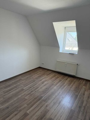 Geschmackvolle, sanierte 3-Raum-DG-Wohnung in Augsburg