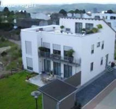 Exklusive 125qm + 200qm Komfortwohnungen im 2 Fam. Haus mit 70qm Dachterrasse und Fußbodenheizung