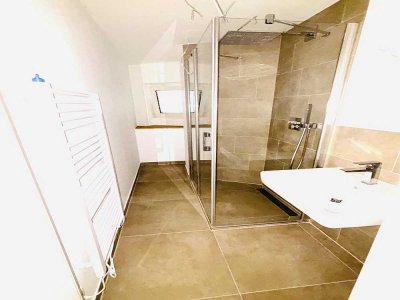 Hochwertig sanierte 3 Zi.ETW mit Balkon, Parkett, superschickem Bad etc. !