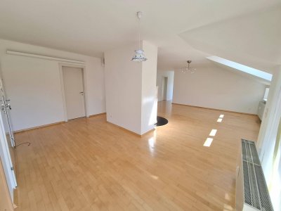 Wunderschöne sonnige Dachgeschosswohnung