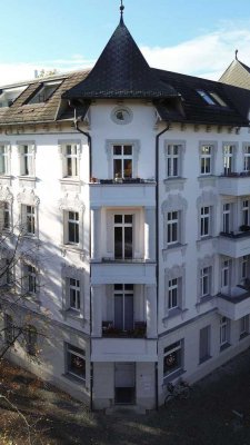 Großzügige 4-Zimmer-Wohnung im gepflegten Altbau