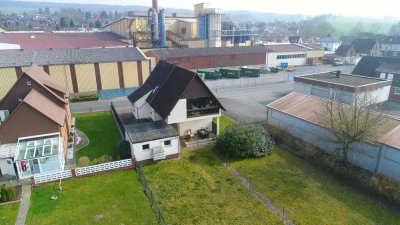 Zweifamilienhaus mit gepflegtem Garten, Sauna und Doppelgarage in ruhiger Lage