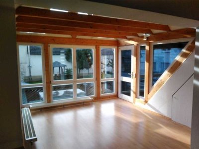 Schöne, große, helle 1 Zi- Whg mit EBK, Autostellplatz und sehr großem Balkon in Beimerstetten