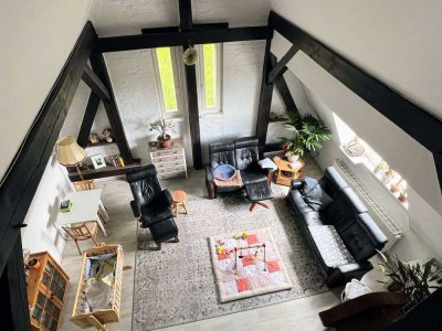 Historischer Charme trifft modernes Wohnen | 3-Zimmer-Maisonette im Dachgeschoss mit EBK & Wanne