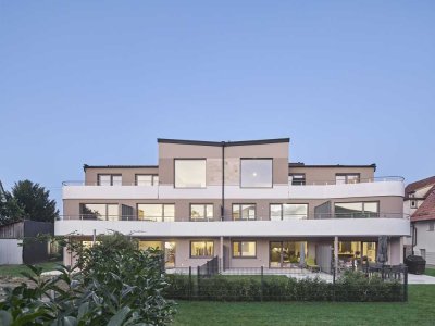 Luxury Wohnen // exklusives Design // große geschwungene Sky- Terrasse // Sitzfenster