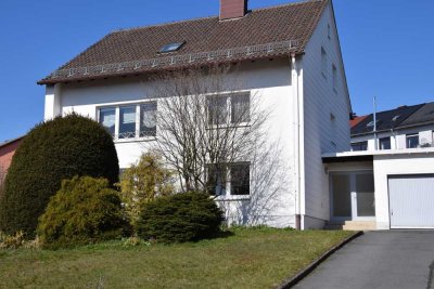 Renovierte, lichtdurchflutete 3-Zi.-Wohnung in Hof