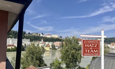 Moderne 2-Zimmer-Wohnung mit großzügiger Dachterrasse und tollem Blick auf den Passauer Dom und die