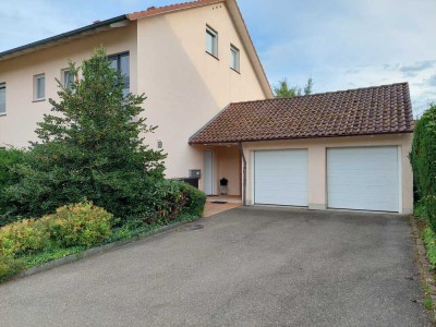 Mehrfamilienhaus mit großzügigem Grundstück in exklusiver Lage mit Blick auf den Hohentwiel