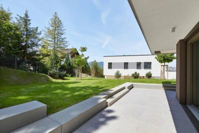 Herrliches FAMILY HOME - GRÜNE LAGE - RANDLAGE - GARTEN - parzieller Blick auf Schloss Ort