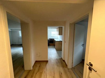 Neu 2,5-Zimmer-Souterrain-Wohnung, EBK, Gartenmitbenutzung direkt in Pyrbaum
