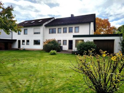 Ungewöhnliche Doppelhaushälfte auf großem Grundstück!