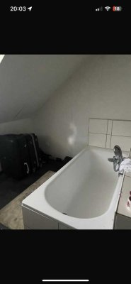 Günstige, sanierte 2,5-Zimmer-Wohnung mit EBK in Duisburg