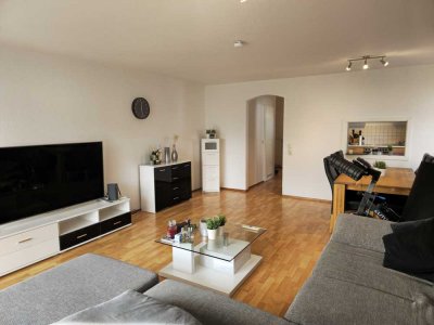 Helle, gepflegte 2-Zimmer-Wohnung mit Balkon im 2. OG in Ruchheim – auf Wunsch möbliert gegen Ablöse