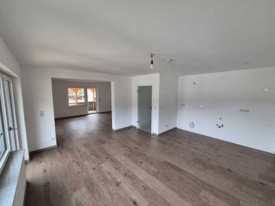 Erstbezug nach Sanierung mit Balkon: Ansprechende 3,5-Zimmer-Wohnung mit geh. Innenausstattung