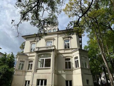 Lieben Sie es großzügig ?  stilvolle 4-6 Zimmer-Altbauwohnung !