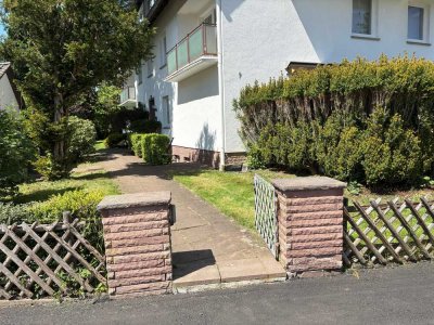 Erdgeschosswohnung mit Balkon, Gartennutzung, beliebte Lage und frisch rennoviert