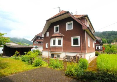 Wohnhaus - perfekt für alle, die aus Alt wieder Schön machen wollen - in Gutach