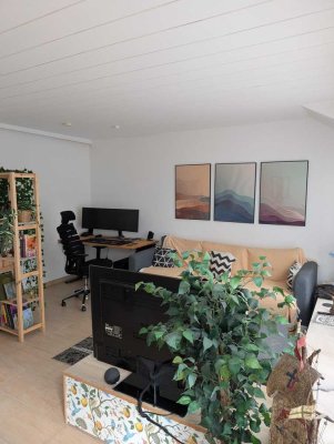 Stilvolle, 2015 komplett sanierte 2-Zimmer-DG-Wohnung mit Balkon ab dem 1.5.2026 in Bonn-Lannesdorf