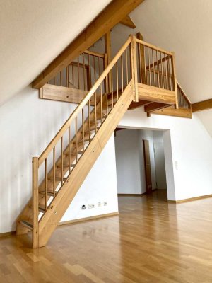 von Privat: Charmante 4-4,5-Zimmer-Maisonette-Whg. mit Mini-Garten u. TG-Stellplatz