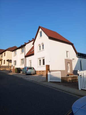 Innenstadtnahe modernisierte Doppelhaushälfte in Kirchheimbolanden