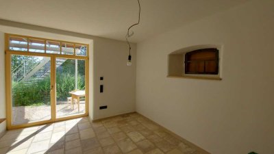 Liebevoll sanierte 2 Zimmer Erdgeschoss Wohnung mit Terrasse und Einbauküche