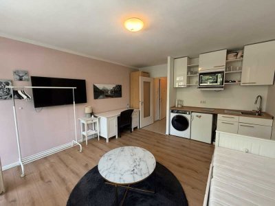 MODERNES CITY-STUDIO IN CHARLOTTENBURG – RUHIGE HOFLAGE, WEST-BALKON & SICHERE TIEFGARAGE (OPT.)!