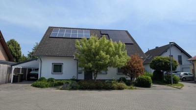 Hochwertige EG-Wohnung in ruhiger Wohnlage(EBK, 2PKW SP, Kamin, Wintergarten)
