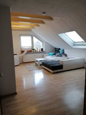 Ansprechende und gepflegte 3-Zimmer-DG-Wohnung in Dörfles-Esbach