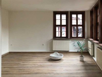 Großzügige helle 4 Zimmer Wohnung am Lutherplatz