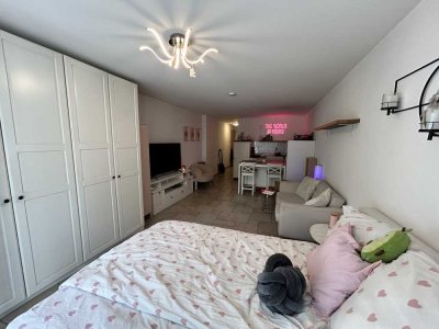 Stilvolles 1- Zimmer Apartment mit Balkon in Forstinning