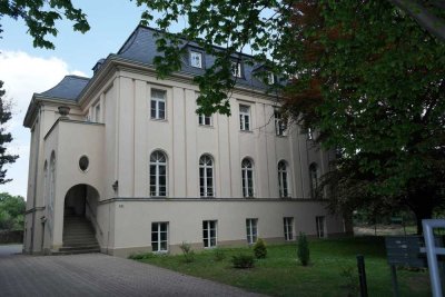 Wohnen in Striesen am Großen Garten - helle 4-Zimmer-Maisonette-Wohnung mit Balkon in Villa