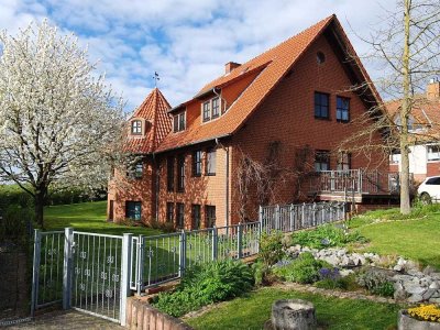 Architektenhaus mit Einliegerwohnung, 262 m NN Garten und unverbaubarem Fernblick in Göttingen.