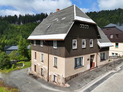Großzügiges Einfamilien-/Mehrgenerationenhaus mit Nebengelass