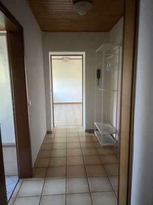 Schöne, helle Einliegerwohnung mit Terrasse und Stellplatz – 2 Zimmer, 54 m² – Warmmiete 620 €