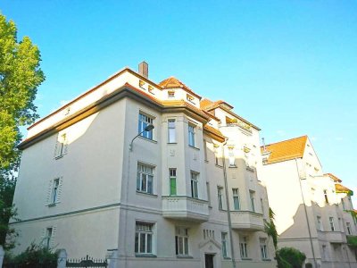 Rarität in Schleußig + 150m² WNF + Dach Terrasse + Gartenblick + Reformstil Villa + Grüner Hofgarten