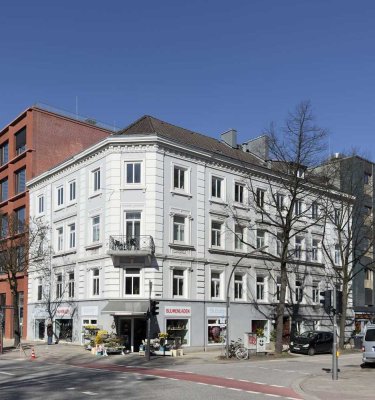 Helle und charmante Altbauwohnung mit originalem Dielenboden in bester Lage