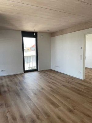 ERSTBEZUG in unserem HOLZ-HAUS! Helle 3-Zimmer-Wohnung mit schöner Loggia