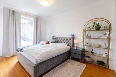 Altbaucharme mit Dachterrasse: Schöne 3-ZKB Eigentumswohnung in zentraler Toplage