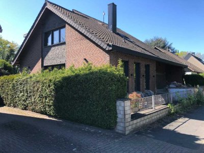 Provsionsfrei !! Saniertes, freistehendes Einfamilienhaus mit großem Garten