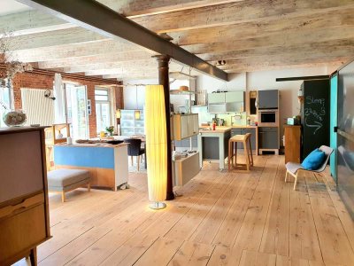 Exklusives Loft-Ambiente mit EBK und Balkon in Altona-Altstadt