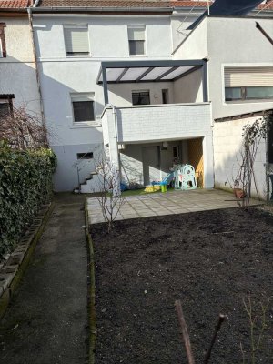 Freundliches und vollständig renoviertes 5-Zimmer Reihenhaus mi gehobener Innenausstattung